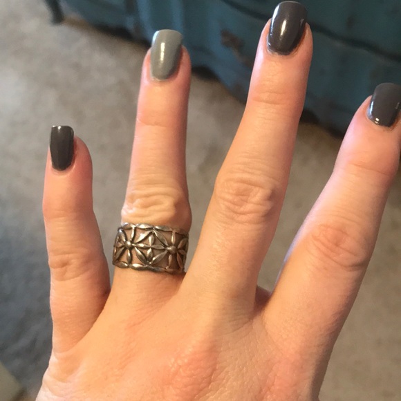 Silver ring - Picture 2 of 2